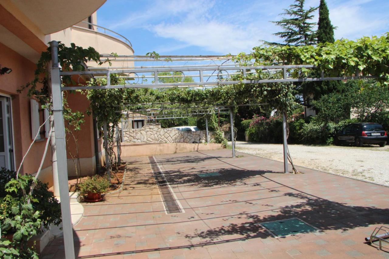 Apartments Miriam Premantura Exterior photo